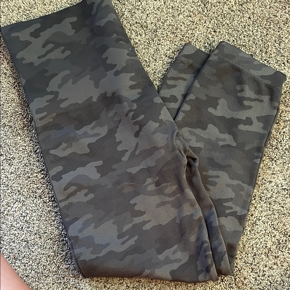 Spanx active XL camp crop leggings